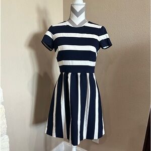 ELIZA J navy/winter white striped short sleeve fit n flare mini dress, euc!